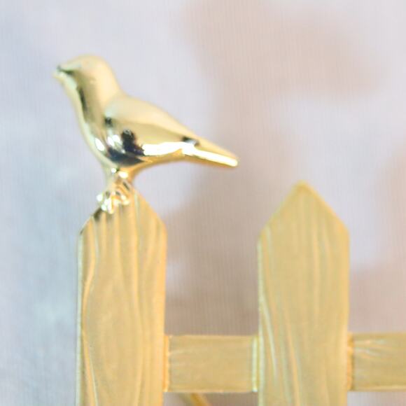 AJC Brooch Pig And Bird On Fence Gold Tone Metal - Picture 3 of 8